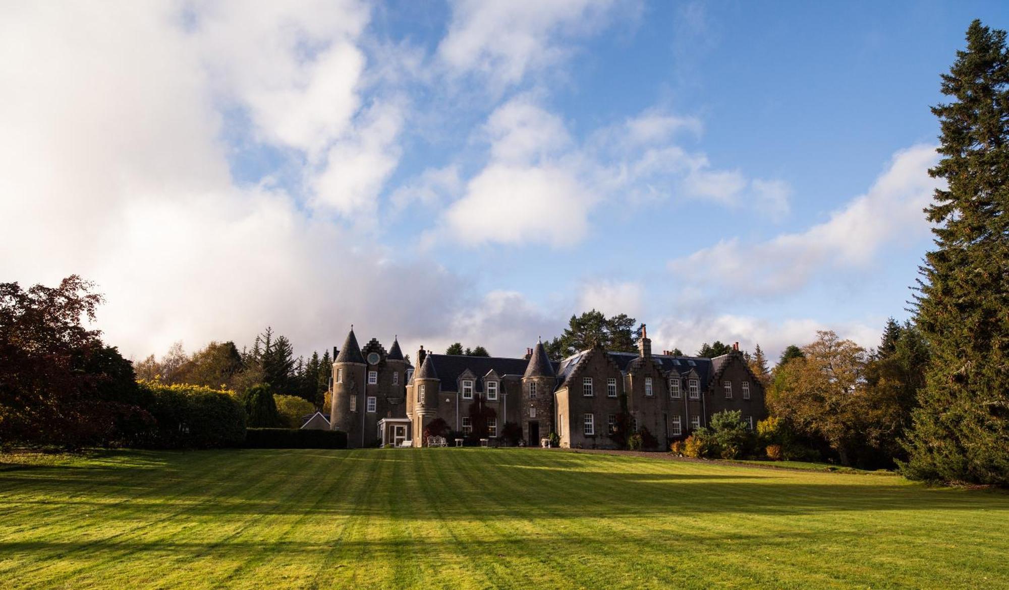 Dalmunzie Castle Hotel Spittal of Glenshee Экстерьер фото