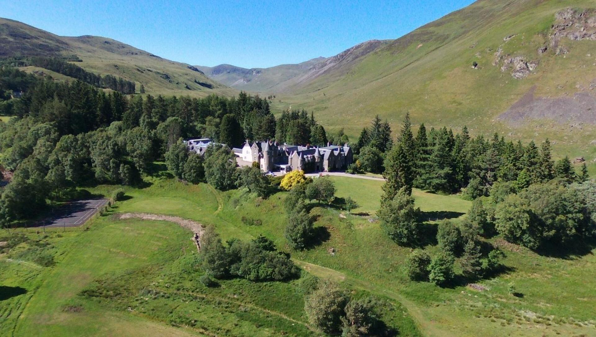 Dalmunzie Castle Hotel Spittal of Glenshee Экстерьер фото